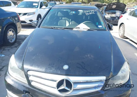 2012 Mercedes-Benz C 250 Sport из США, поврежденный, VIN WDDGF4HB8CR236198